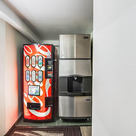 Мотель Ramada By Wyndham Medford Airport North Экстерьер фото