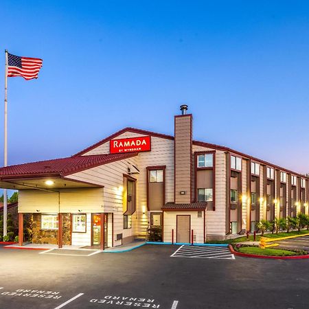 Мотель Ramada By Wyndham Medford Airport North Экстерьер фото