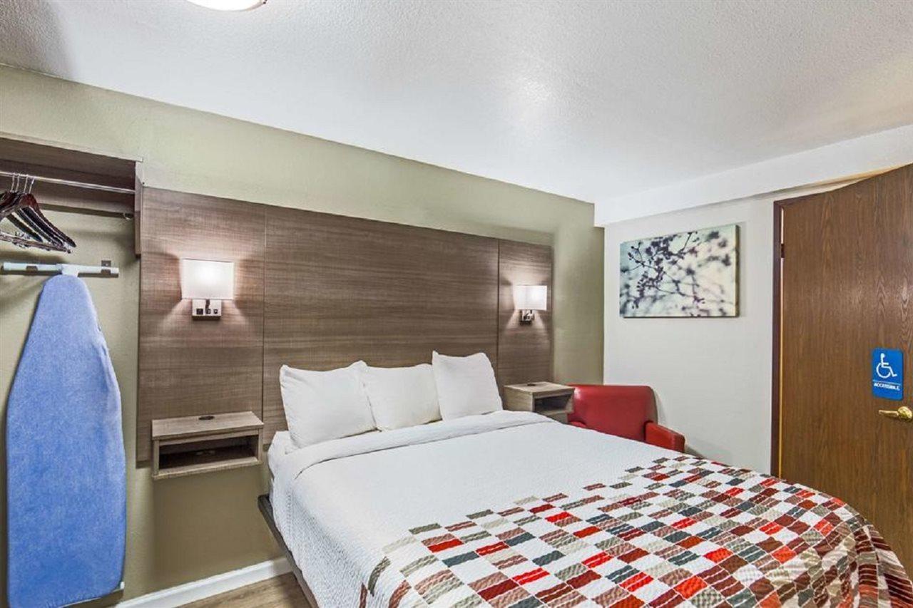 Мотель Ramada By Wyndham Medford Airport North Экстерьер фото