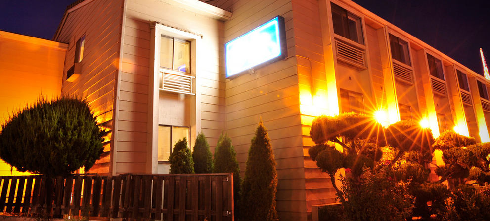 Мотель Ramada By Wyndham Medford Airport North Экстерьер фото