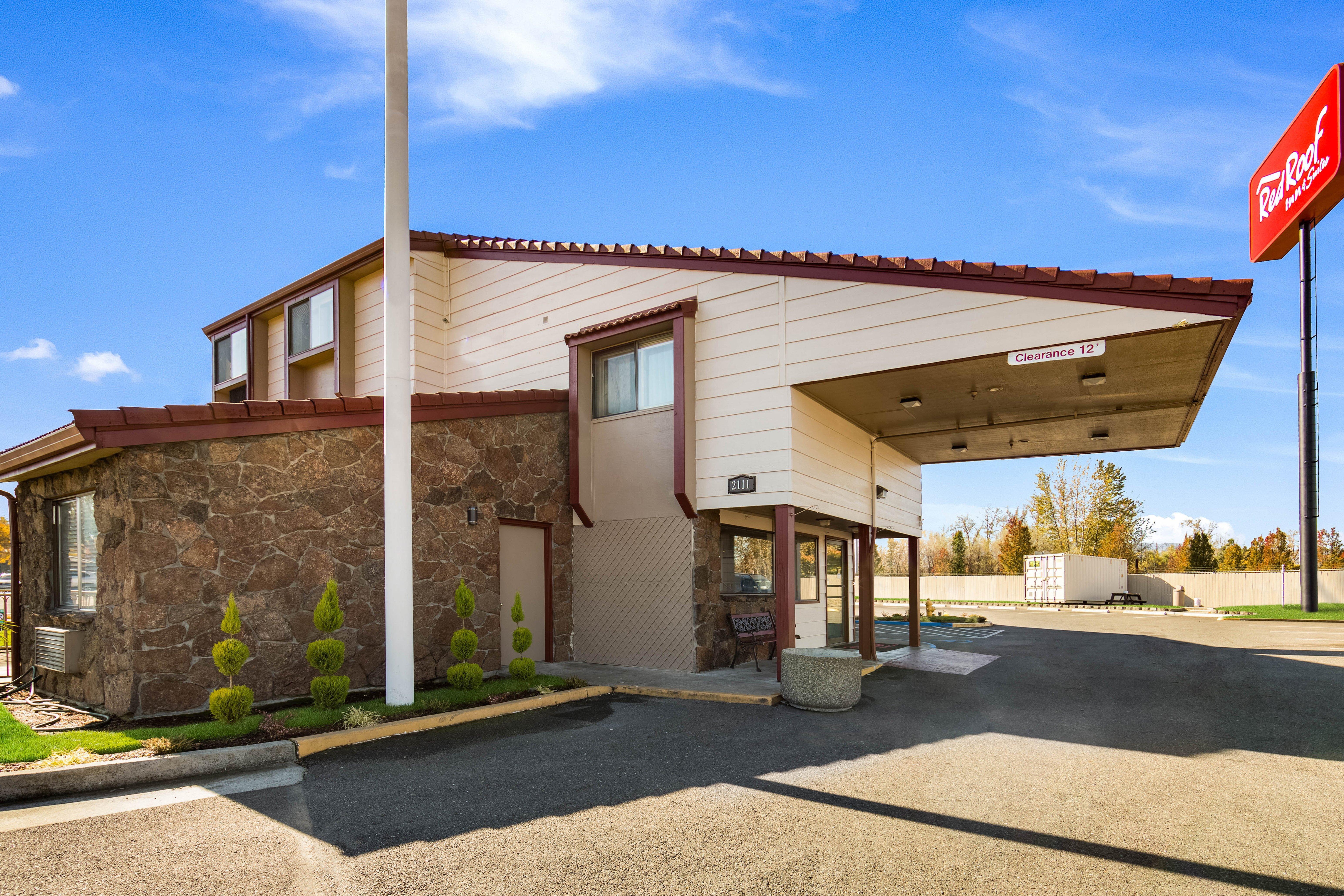 Мотель Ramada By Wyndham Medford Airport North Экстерьер фото