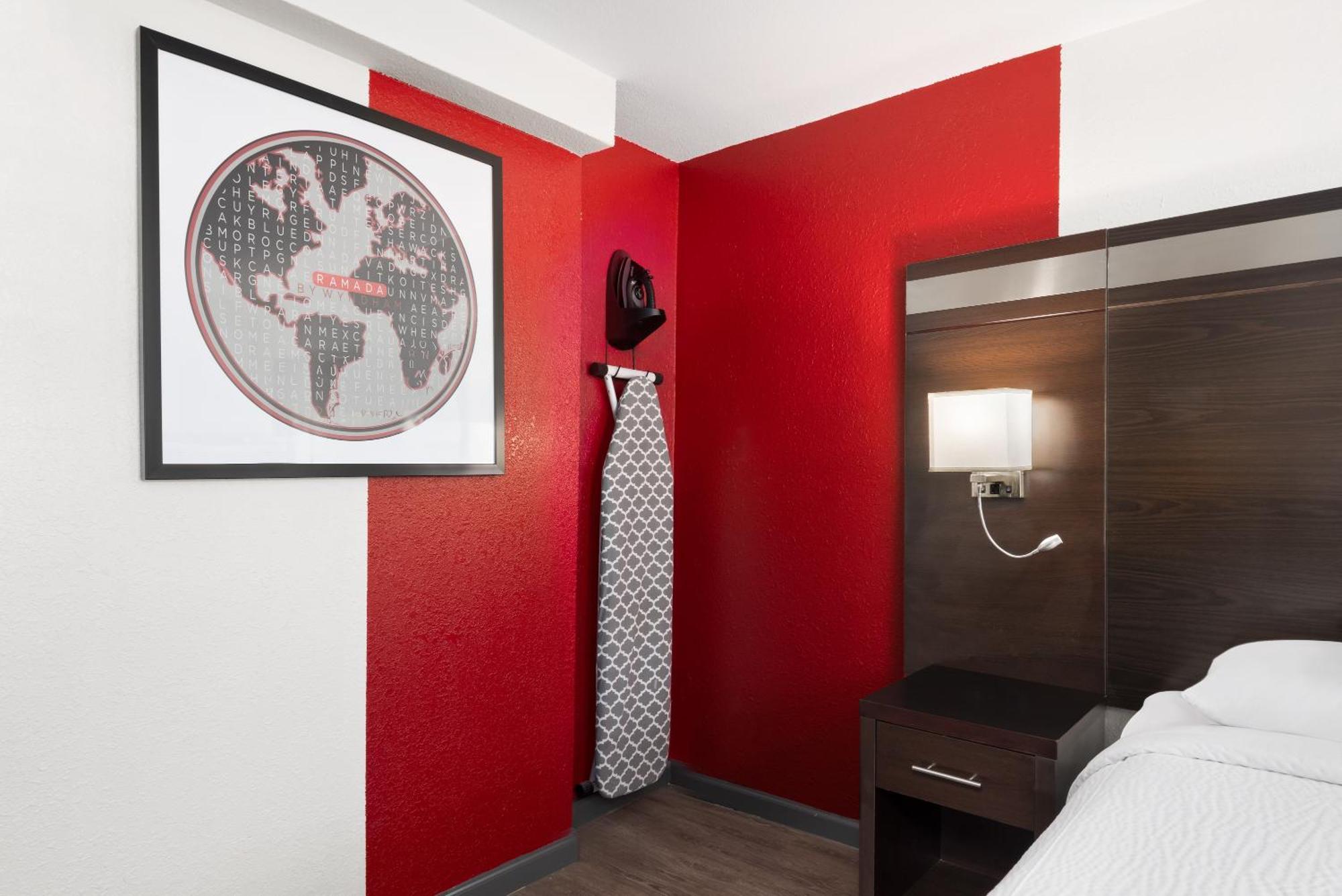 Мотель Ramada By Wyndham Medford Airport North Экстерьер фото