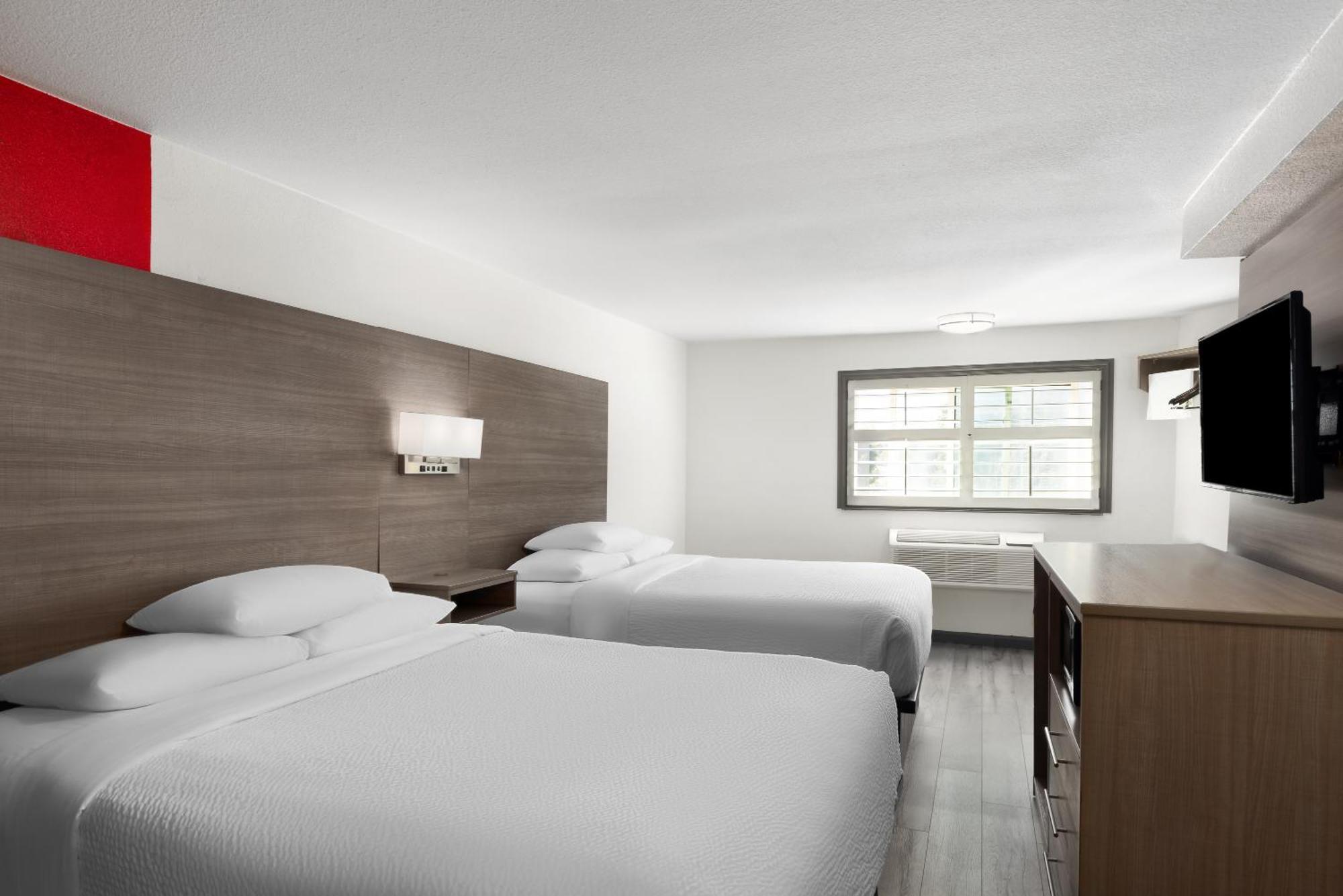 Мотель Ramada By Wyndham Medford Airport North Экстерьер фото