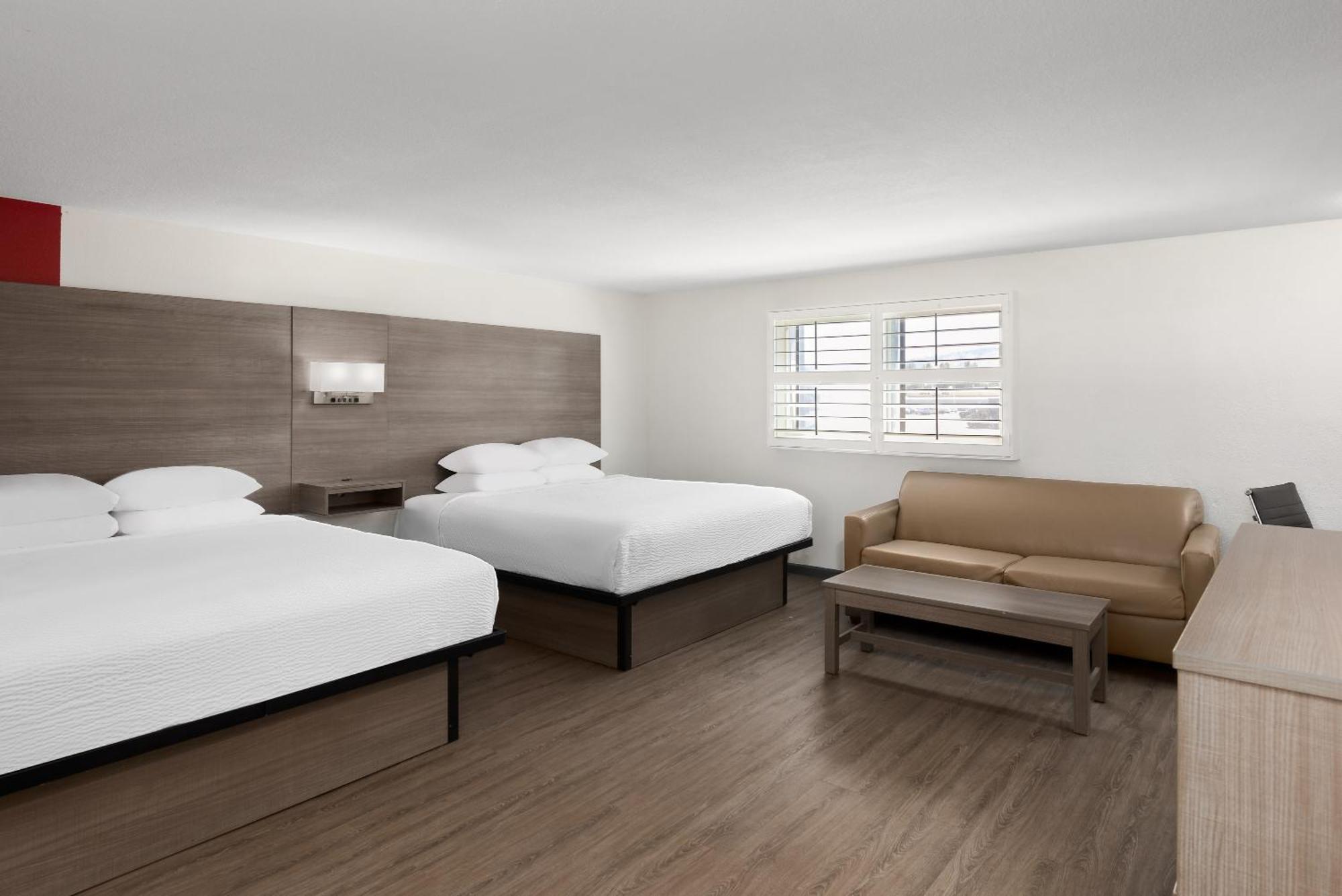 Мотель Ramada By Wyndham Medford Airport North Экстерьер фото
