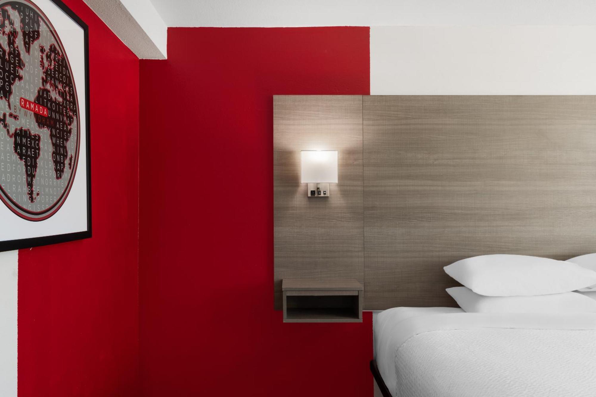 Мотель Ramada By Wyndham Medford Airport North Экстерьер фото