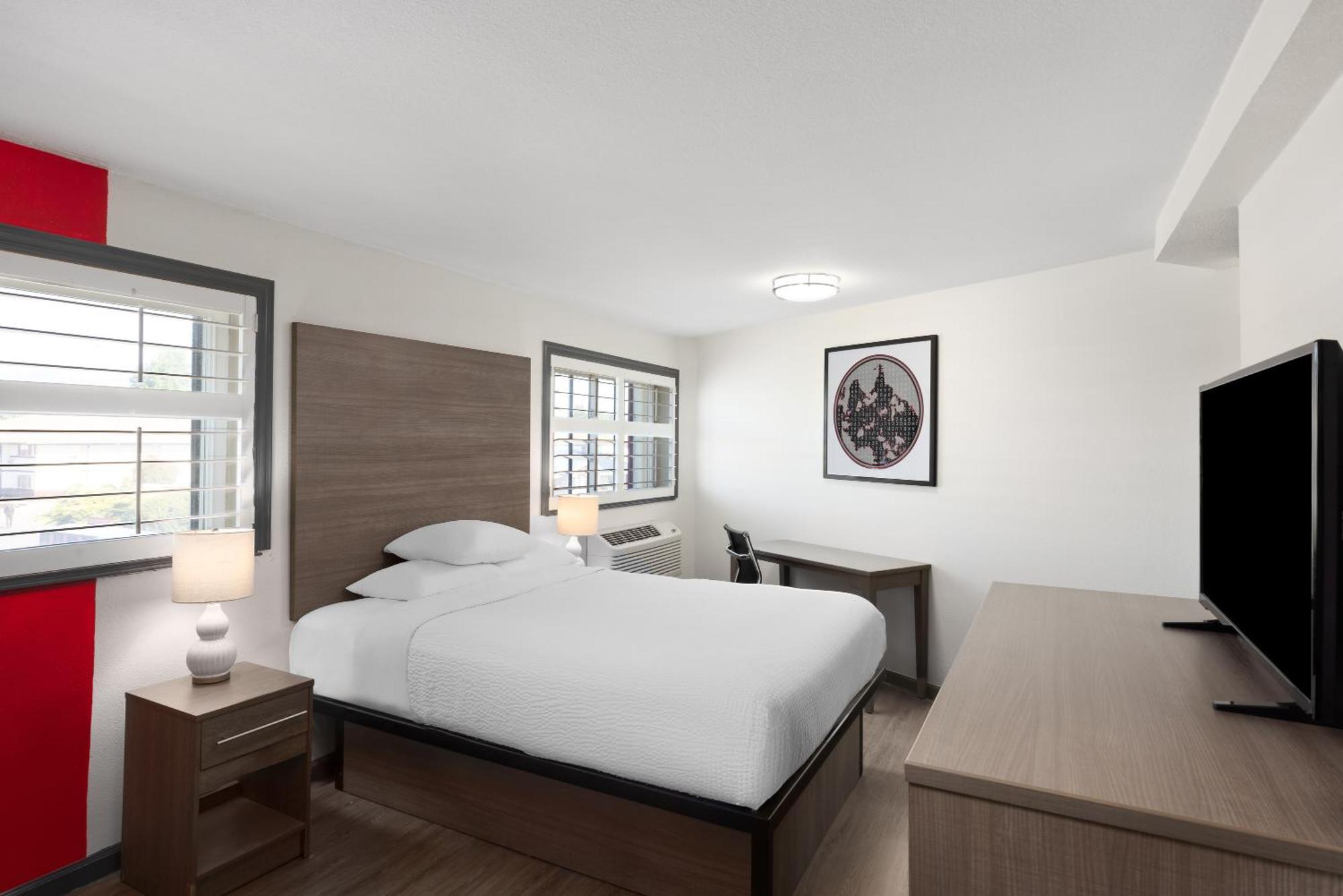 Мотель Ramada By Wyndham Medford Airport North Экстерьер фото