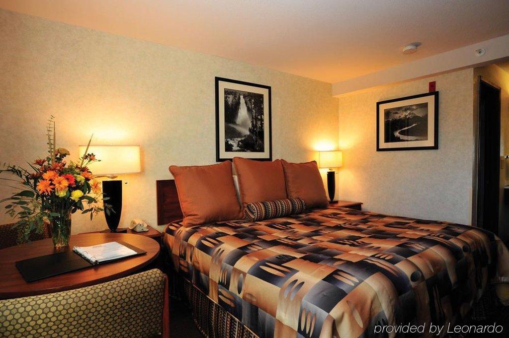 Мотель Ramada By Wyndham Medford Airport North Номер фото