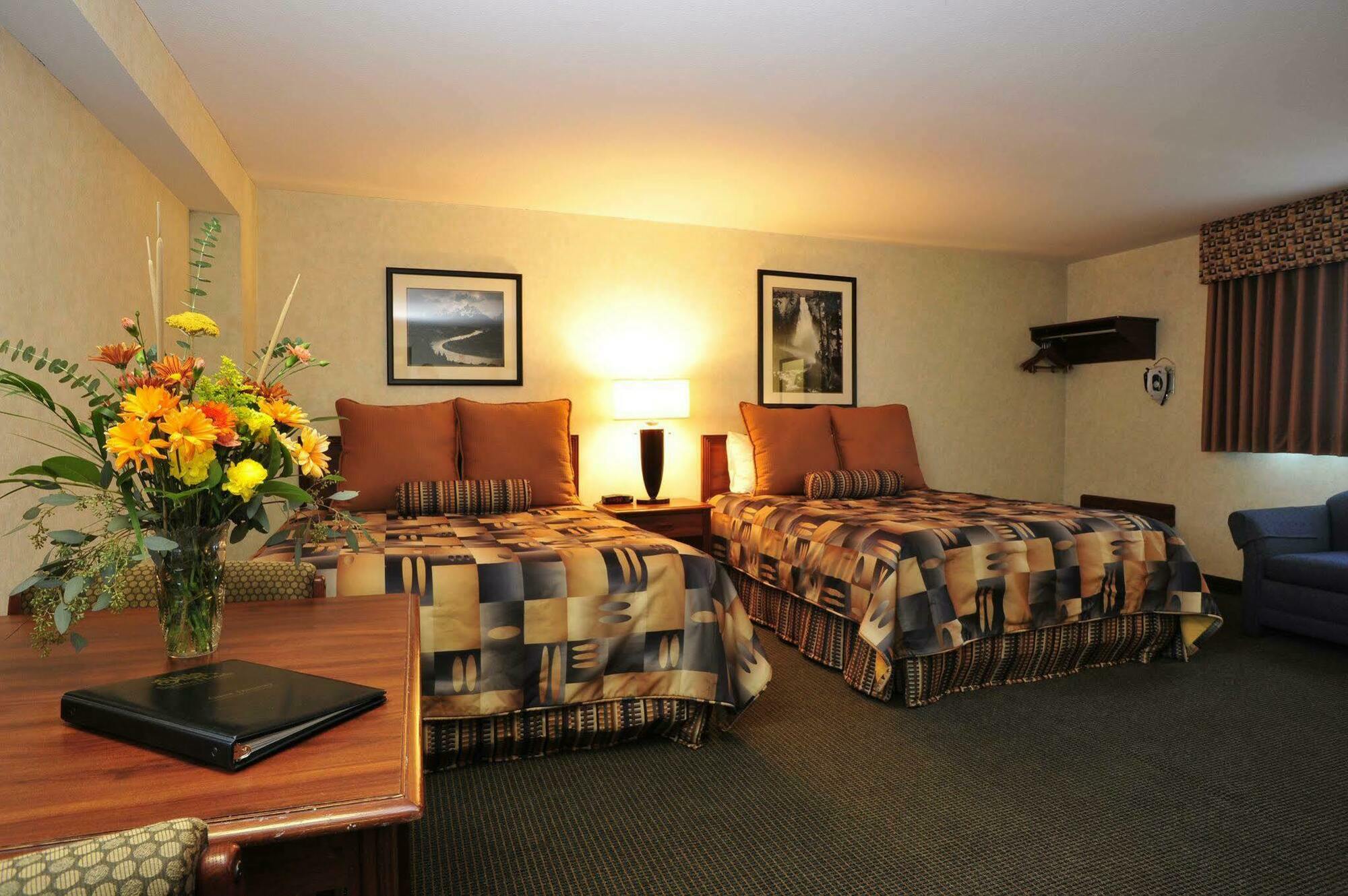 Мотель Ramada By Wyndham Medford Airport North Номер фото