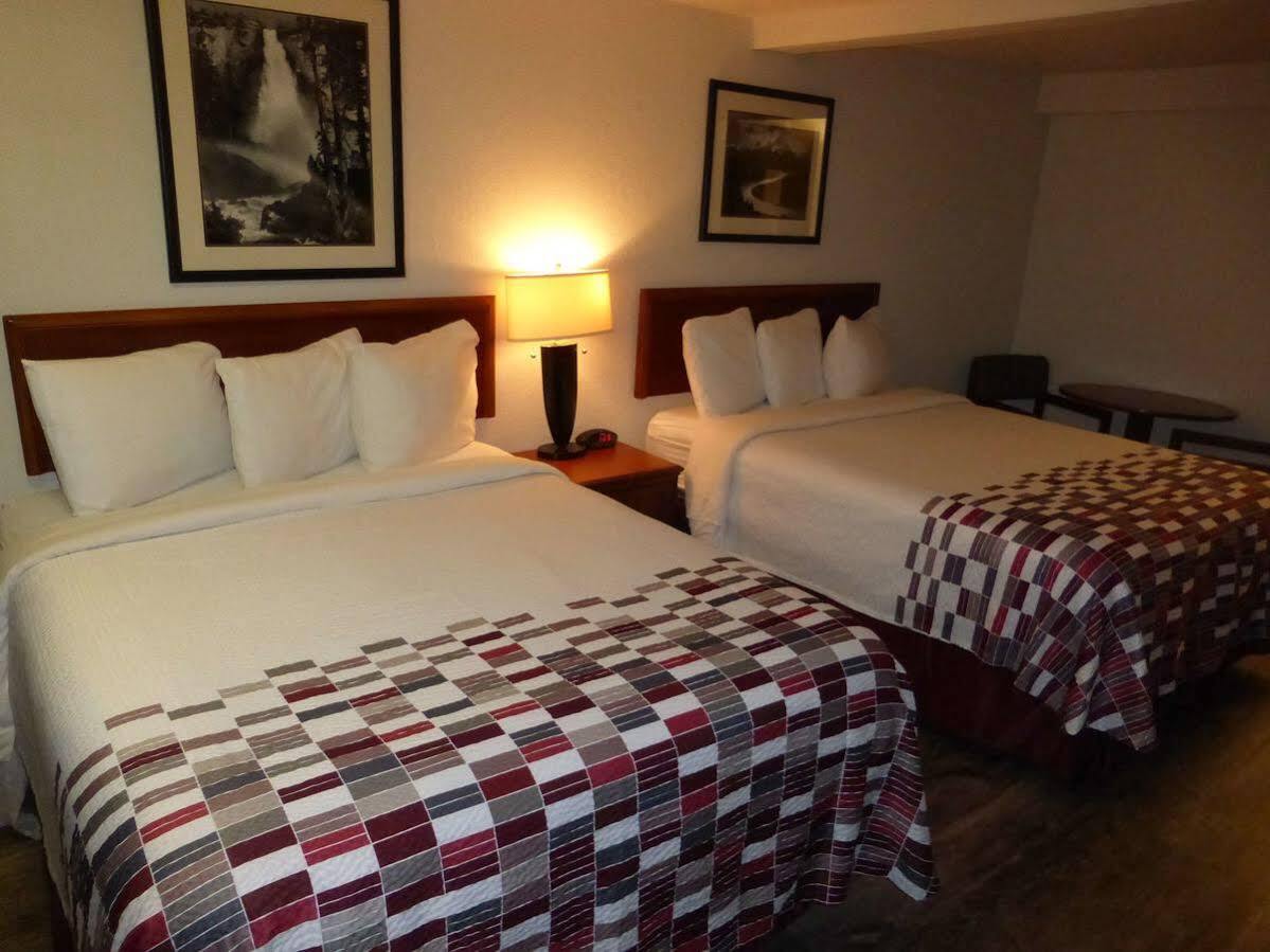 Мотель Ramada By Wyndham Medford Airport North Экстерьер фото