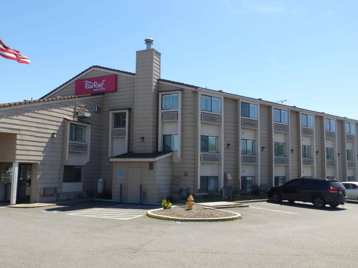 Мотель Ramada By Wyndham Medford Airport North Экстерьер фото
